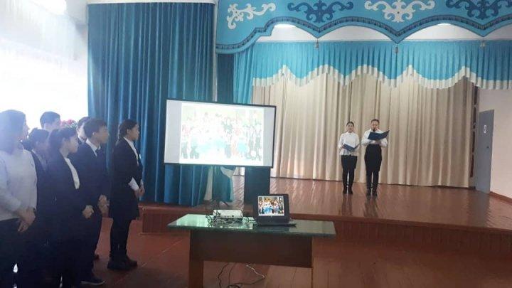 Торжественная линейка посвященная открытию декады предмета Самопознание