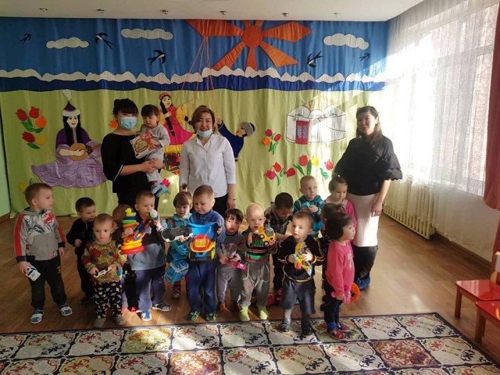 В рамках декады предмета Самопознание была организована акция Поделись своей игрушкой. Дети делись своими игрушками для детей с детского дома