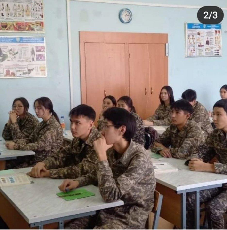 Тәжік-Ауған шекарасында ерлік пен қаза тапқан жауынгерлерді еске алу айлық аясында ашық сабақ өткізілді. Тәжік-Ауған шекарасы аумағында әскери қызметін атқарған ардагер Байжанов Серікбек Казезовичпен қатысуымен 10А сынып оқушыларына ашық сабақ өтті.