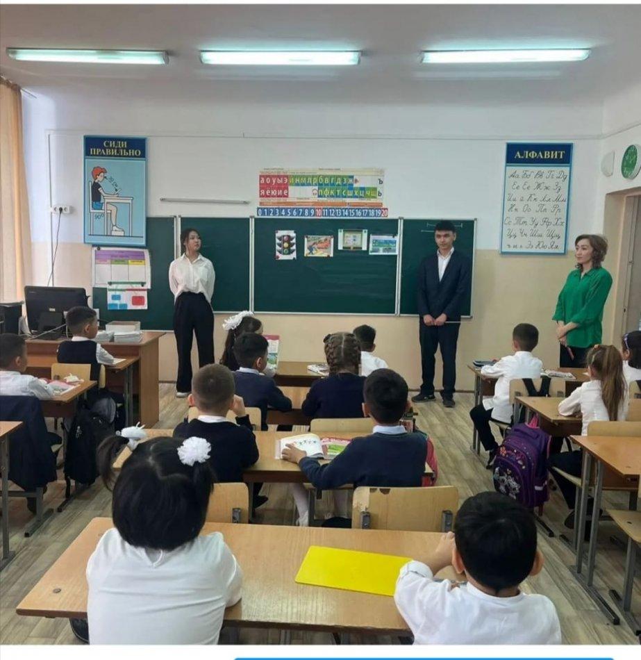 Мектеп парламентінің өзін-өзі басқару тобының белсенділерімен өткізілген іс-шара. «Жол жүру ережесін» бұзбау жөнінде және мектеп ішіндегі тәртіп ережесін қатаң сақтау туралы ережелерді түсіндіріп өту.