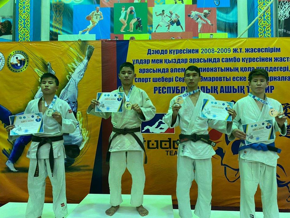 Дзюдо күресінен жасөспірімдер арасында Үшаралда өткен Республикалық ашық турнирде 9 "А" сынып оқушысы Құсманов Айбек Медетұлы жүлделі 1 орын және кандидат мастер спорта атағына ие болды. Құттықтаймыз. Айбек жеңістің тұғырынан түспе!!!