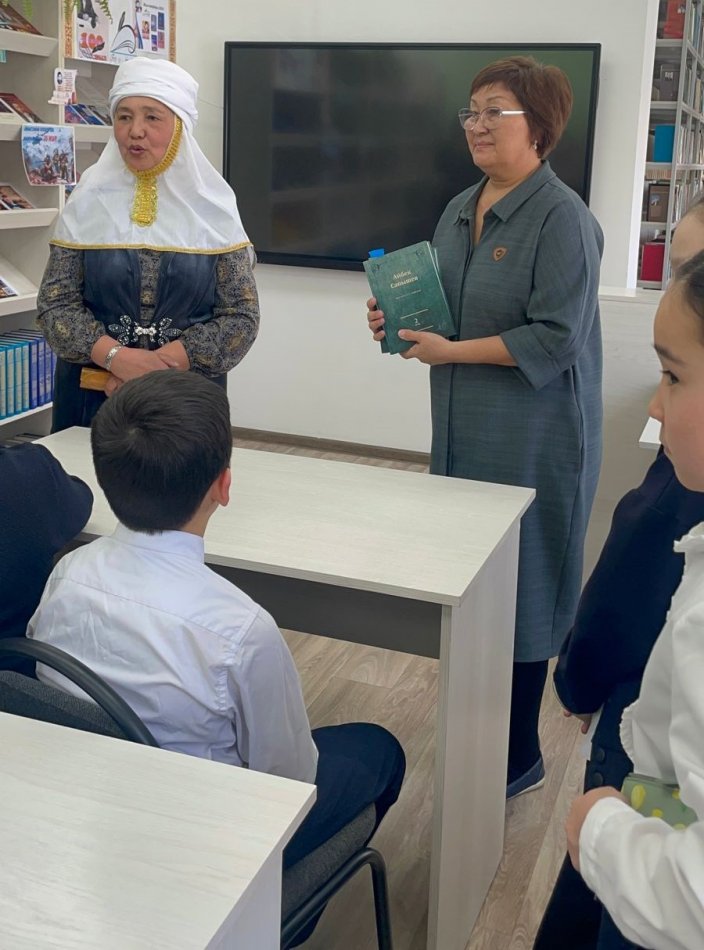 Кітапханаға кітап сыйла